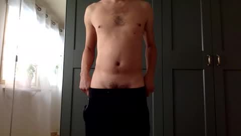 Snapshot of mince_alors chatting on February 28, 3:57 pm mince_alors online show from February 28, 3:57 pm