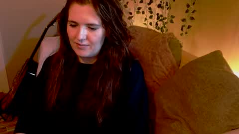 Snapshot of mindymounds chatting on February 1, 11:03 pm Mindy online show from February 1, 11:03 pm