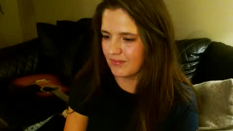 Snapshot of mindymounds chatting on February 5, 3:44 am Mindy online show from February 5, 3:44 am