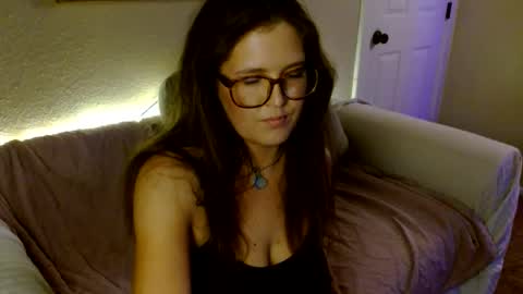 Snapshot of mindymounds chatting on February 10, 8:07 am Mindy online show from February 10, 8:07 am