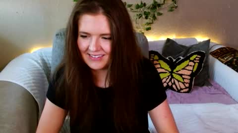 Snapshot of mindymounds chatting on February 18, 10:28 pm Mindy online show from February 18, 10:28 pm