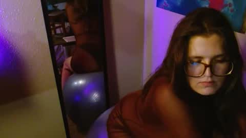 Snapshot of mindymounds chatting on February 20, 6:26 am Mindy online show from February 20, 6:26 am