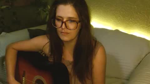 Snapshot of mindymounds chatting on February 26, 6:56 am Mindy online show from February 26, 6:56 am