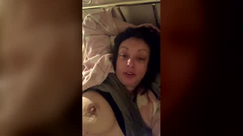 please subscribe to my fansly  please no video or photos must be recorded or re sold online show from April 7, 6:47 am