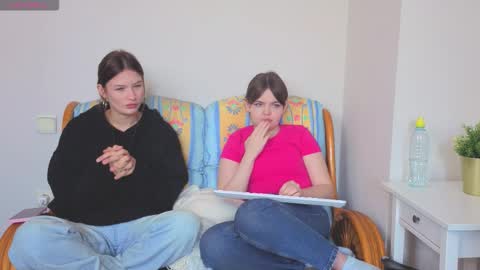 Snapshot of mini_bunny_mini chatting on September 12, 6:13 am KarinaLeila online show from September 12, 6:13 am