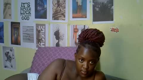 mini_karee online show from April 9, 11:59 am