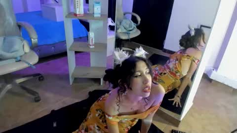 miniadelf online show from February 4, 8:25 pm