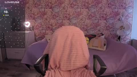 Ariana online show from December 2, 7:25 am