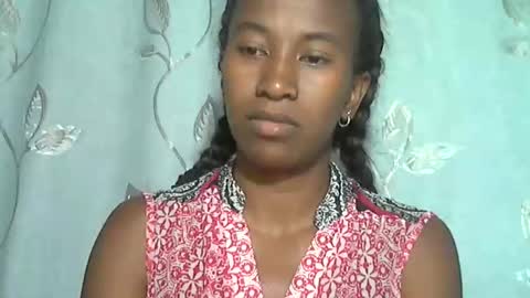 minouch211907 online show from February 26, 5:28 am