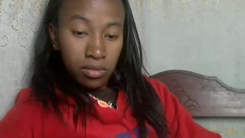minouch211907 online show from June 18, 1:39 am