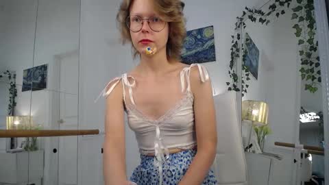 Snapshot of mira_marni chatting on September 18, 11:12 am mira_marni online show from September 18, 11:12 am