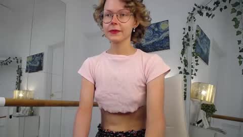 Snapshot of mira_marni chatting on September 30, 11:15 am mira_marni online show from September 30, 11:15 am
