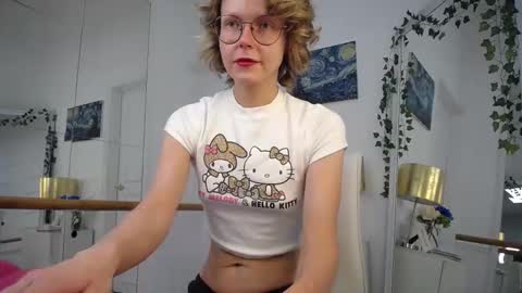 Snapshot of mira_marni chatting on October 3, 11:07 am mira_marni online show from October 3, 11:07 am
