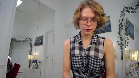 Snapshot of mira_marni chatting on October 6, 11:29 am mira_marni online show from October 6, 11:29 am
