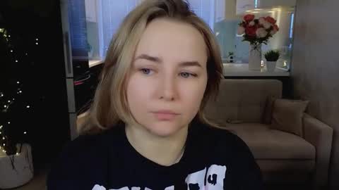 Snapshot of mira_mermayd chatting on March 15, 1:22 am Mira online show from March 15, 1:22 am