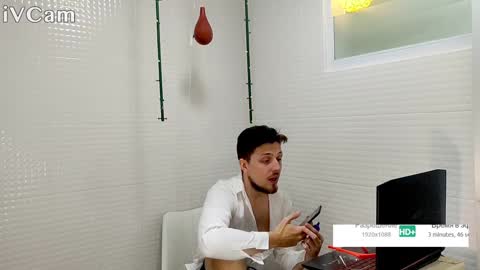 Snapshot of mira_moris chatting on December 11, 9:19 am alek online show from December 11, 9:19 am