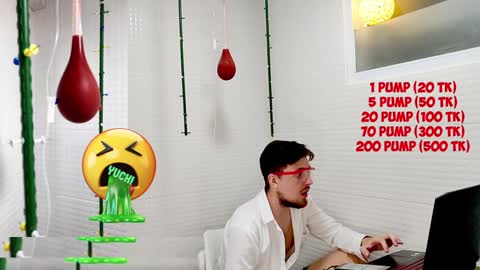 Snapshot of mira_moris chatting on December 11, 5:37 pm alek online show from December 11, 5:37 pm