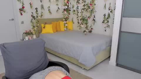 Emma online show from November 27, 6:21 pm