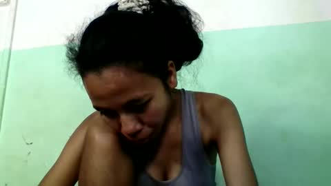 Snapshot of mirah881 chatting on November 6, 8:04 am mirah881 online show from November 6, 8:04 am