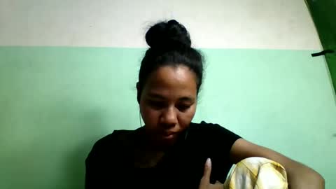 Snapshot of mirah881 chatting on December 14, 7:58 am mirah881 online show from December 14, 7:58 am