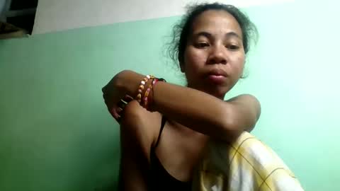 Snapshot of mirah881 chatting on December 14, 8:35 pm mirah881 online show from December 14, 8:35 pm