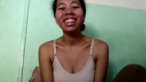 Snapshot of mirah881 chatting on May 11, 6:52 am mirah881 online show from May 11, 6:52 am