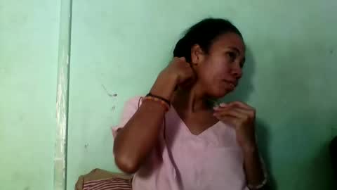 Snapshot of mirah881 chatting on May 13, 9:17 am mirah881 online show from May 13, 9:17 am