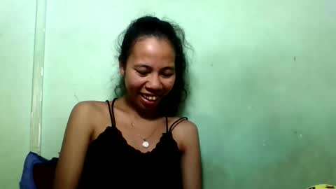 Snapshot of mirah881 chatting on May 15, 9:38 am mirah881 online show from May 15, 9:38 am