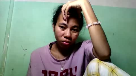 Snapshot of mirah881 chatting on May 19, 6:14 pm mirah881 online show from May 19, 6:14 pm