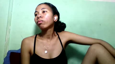Snapshot of mirah881 chatting on May 20, 7:47 am mirah881 online show from May 20, 7:47 am