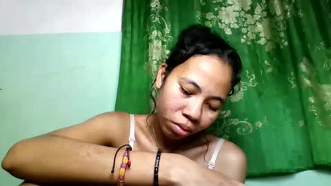 Snapshot of mirah881 chatting on May 28, 7:00 pm mirah881 online show from May 28, 7:00 pm