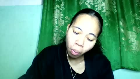 Snapshot of mirah881 chatting on June 27, 7:35 am mirah881 online show from June 27, 7:35 am