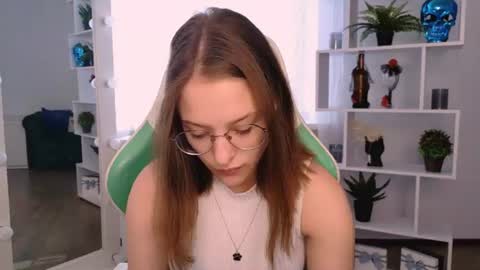 Snapshot of miranda__low chatting on July 14, 5:45 am Miranda online show from July 14, 5:45 am