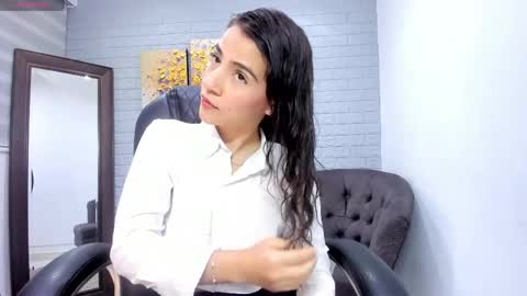 Snapshot of miranda_doll_ chatting on May 1, 11:59 am online show from May 1, 11:59 am