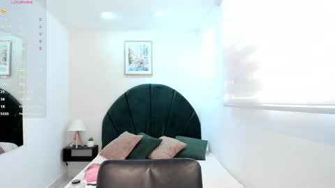 Snapshot of miranda_doll_ chatting on May 23, 12:09 pm online show from May 23, 12:09 pm