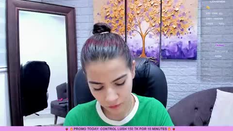 Snapshot of miranda_doll_ chatting on May 28, 12:02 pm online show from May 28, 12:02 pm