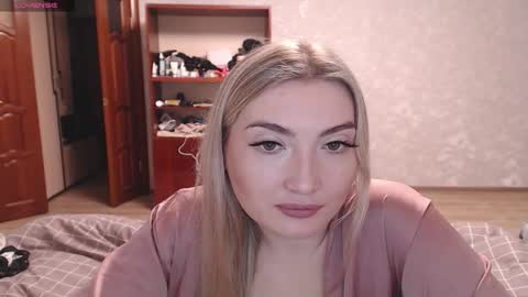 Snapshot of miraroy chatting on February 5, 2:54 pm Mira online show from February 5, 2:54 pm