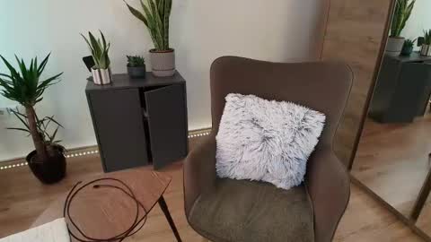 Snapshot of mirela_silver chatting on March 16, 5:44 am Mirela online show from March 16, 5:44 am