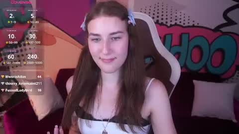 Snapshot of mirellember chatting on July 28, 4:39 pm mirellember online show from July 28, 4:39 pm