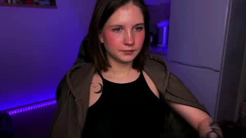 Snapshot of mirrameow chatting on February 24, 1:35 am Mira online show from February 24, 1:35 am