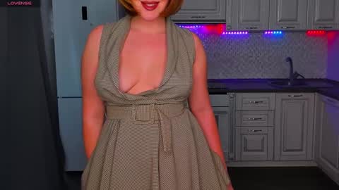 Snapshot of mirrorofsoul chatting on December 6, 7:21 am Shelley online show from December 6, 7:21 am