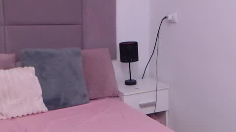 Snapshot of miryamines chatting on February 8, 2:58 am MiryamInes online show from February 8, 2:58 am