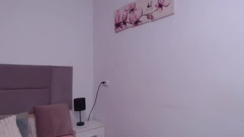 Snapshot of miryamines chatting on February 14, 5:36 pm MiryamInes online show from February 14, 5:36 pm