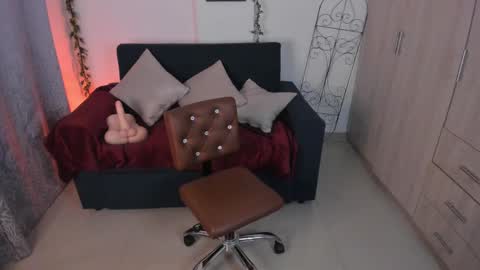 Snapshot of mishelkrave_ chatting on October 10, 12:20 am KRAVE  online show from October 10, 12:20 am