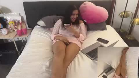 miskatfox online show from July 7, 4:15 am