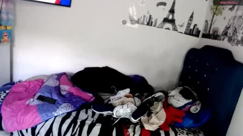 Snapshot of misnicol chatting on January 18, 2:43 pm Nicol online show from January 18, 2:43 pm