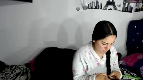 Snapshot of misnicol chatting on January 19, 11:25 am Nicol online show from January 19, 11:25 am