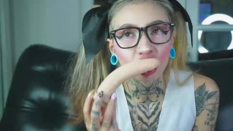 miss___angel online show from March 10, 11:15 am