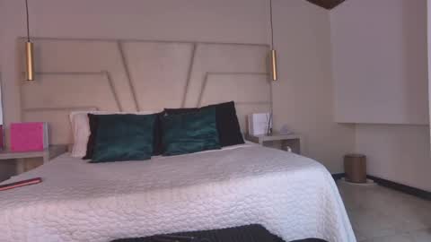 miss__ary_ online show from May 28, 11:51 am