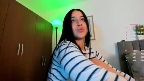 miss__jones_ online show from June 26, 5:45 am